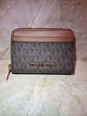 Jet Set Travel Medium Logo Zip-Around Card Case